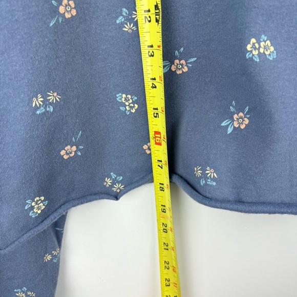 Colsie Blue Floral Cropped Hoodie - Picture 5 of 7
